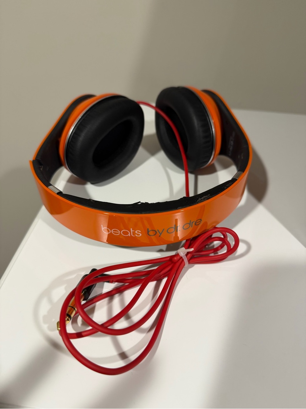 Beats by Dr. Dre Over The Ear Headphones wired